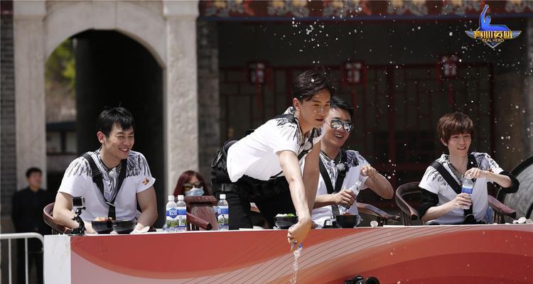 《真心英雄》游戏基本操作指南（掌握游戏规则，成为真正的英雄）(真心英雄经典版mv)